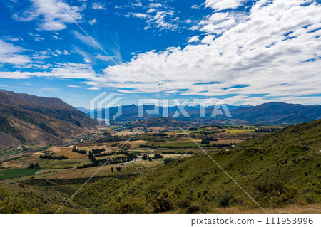 Crown Range Road in New Zealand (panoramic view of Queenstown) 111953996