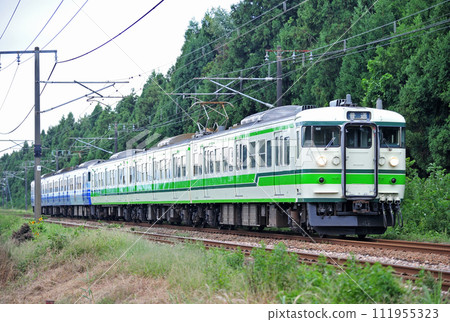 Shinetsu Main Line Mitsuke-Obiori JR East 115 series N10+N5 formation (Niigata) 111955323