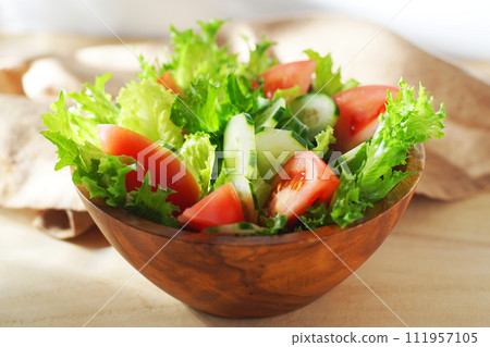 Lettuce and tomato salad Lettuce and tomato salad 111957105