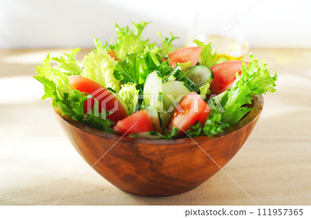 生菜和番茄沙拉 111957365