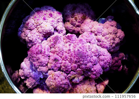 Raw purple cauliflower in a saucepan 111957656