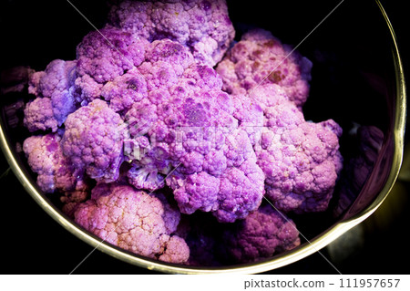 Raw purple cauliflower in a saucepan 111957657
