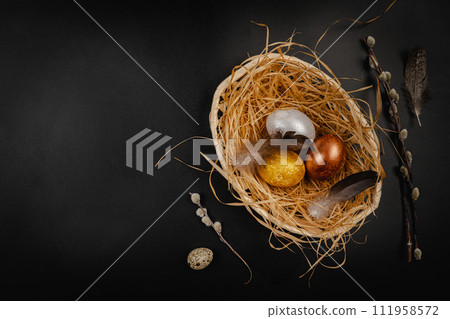 Golden and silver Easter eggs Golden and silver Easter eggs 111958572