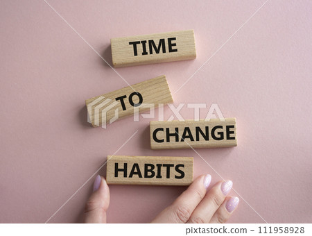 Time to Change Habits symbol. Wooden blocks with words Time to Change Habits. Beautiful pink background. Psychologist hand. Psychology and Time to Change Habits concept. Copy space. 111958928