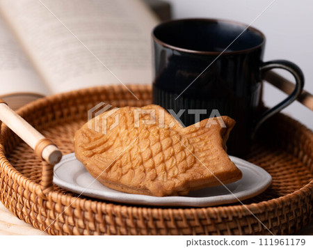 Korean interior tray, taiyaki and tea 111961179