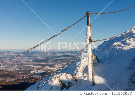 Winter morning, danger path from Snezka to Silesian house, krkonose mountains. The path is secured with a railing of chains. 111962097