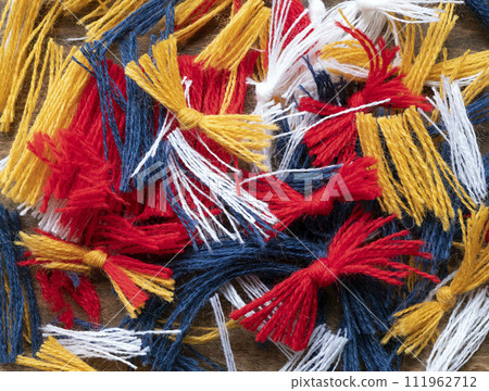 Colored threads with knots, remnants from weaving. Textile waste, unnecessary tailings 111962712