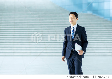 Male businessman suit 111963787