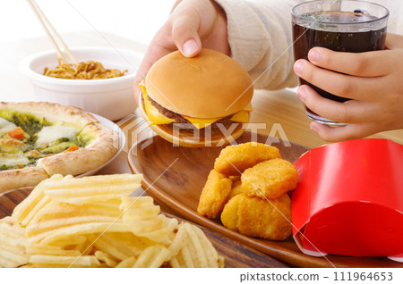 woman eating fast food 111964653