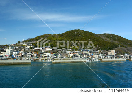 Onomichi City, Hiroshima Prefecture Scenery of Onomichi City seen from the sea Onomichi City, Hiroshima Prefecture Scenery of Onomichi City seen from the sea 111964689