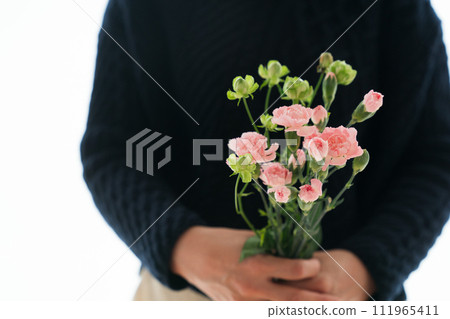 Women's hand with bouquet Women's hand with bouquet 111965411