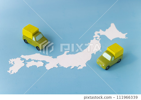 物流/日本地圖和卡車 111966339
