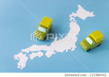 物流/日本地圖和卡車 111966342