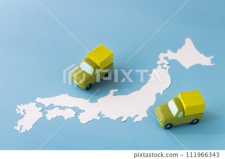 Logistics/Japan map and trucks 111966343