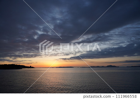 兵庫縣赤穗市日出前後的晨景 兵庫縣赤穗市日出前後的晨景 111966558