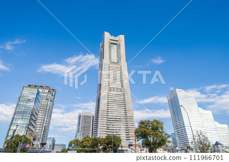 《神奈川縣》從日本丸十字路口看橫濱地標塔 《神奈川縣》從日本丸十字路口看橫濱地標塔 111966701