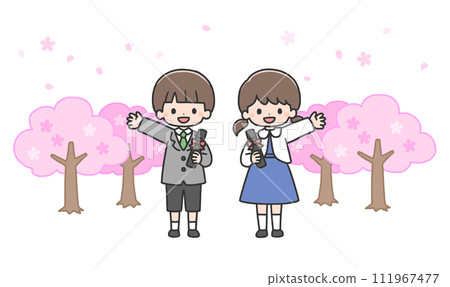 畢業典禮櫻花前並排站著的男生女生 畢業典禮櫻花前並排站著的男生女生 111967477