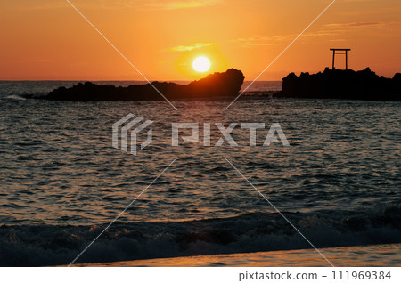 First sunrise on Hatate Beach, Iwaki, Fukushima Prefecture First sunrise on Hatate Beach, Iwaki, Fukushima Prefecture 111969384