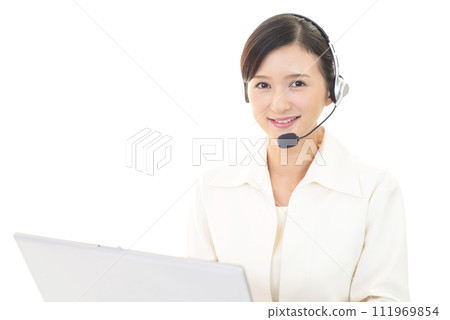 一個微笑的操作員 111969854