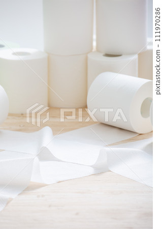 衛生紙的工作室拍攝 111970286