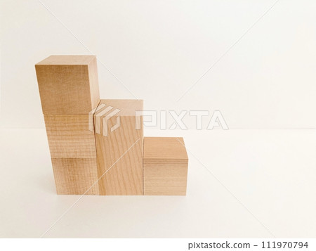 積木樓梯，向右下方，對角線透視 111970794