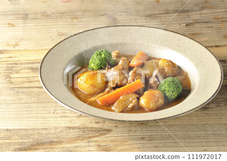 Hot beef stew with lots of ingredients such as broccoli, carrots, and shimeji mushrooms. 111972017