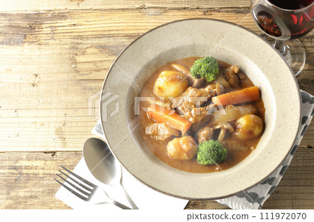 Hot beef stew with lots of ingredients such as broccoli, carrots, and shimeji mushrooms, and red wine. Hot beef stew with lots of ingredients such as broccoli, carrots, and shimeji mushrooms, and red wine. 111972070