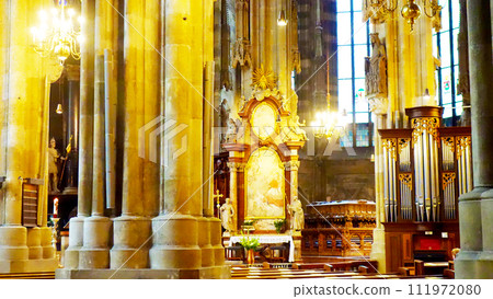 Stephen's Cathedral, pipe organ and tomb of Frederick III, 111972080