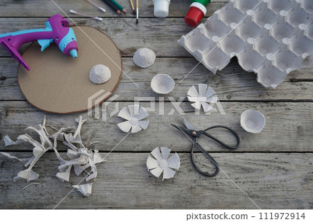 Step by step instructin. DIY flowers and lady bug from recycling egg boxes. Zero waste concept. Step by step instructin. DIY flowers and lady bug from recycling egg boxes. Zero waste concept. 111972914