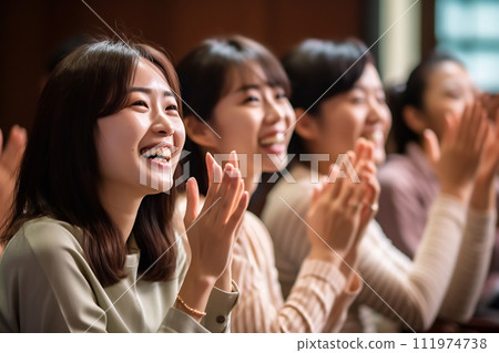 people applauding 111974738