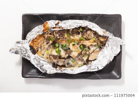 Maitake mushroom butter cheese grilled in foil Maitake mushroom butter cheese grilled in foil 111975004