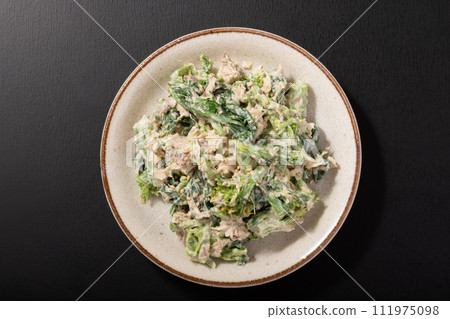 Rape flowers and mackerel (canned mackerel) dressed with mayonnaise 111975098