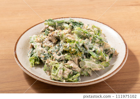 Rape flowers and mackerel (canned mackerel) dressed with mayonnaise Rape flowers and mackerel (canned mackerel) dressed with mayonnaise 111975102