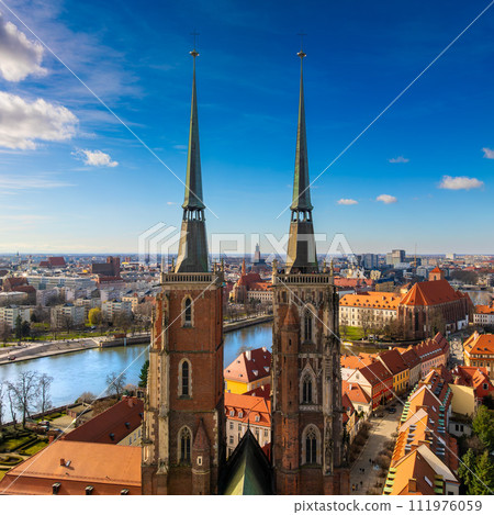 Panoramic view of the Old Town of Wroclaw and the Odra River. Wroclaw, Poland Panoramic view of the Old Town of Wroclaw and the Odra River. Wroclaw, Poland 111976059