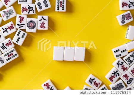 麻將牌排列整齊 麻將牌排列整齊 111976554