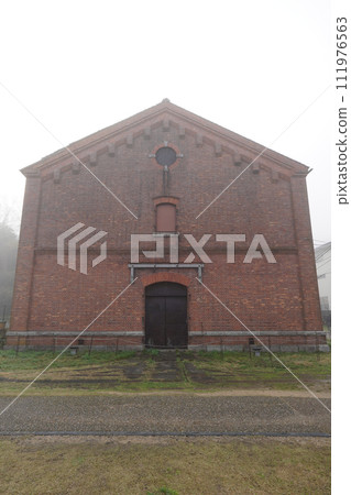 晨霧籠罩的舞鶴紅磚公園(京都府舞鶴市) 晨霧籠罩的舞鶴紅磚公園(京都府舞鶴市) 111976563