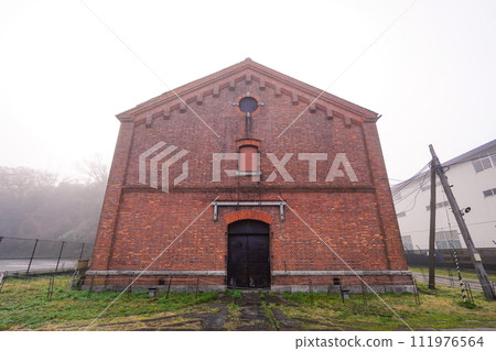 晨霧籠罩的舞鶴紅磚公園（京都府舞鶴市） 111976564