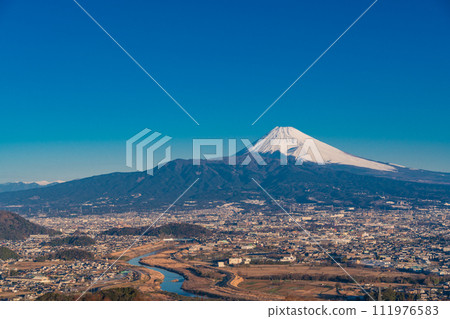 (靜岡縣)清晨從伊豆日守山眺望富士山 (靜岡縣)清晨從伊豆日守山眺望富士山 111976583