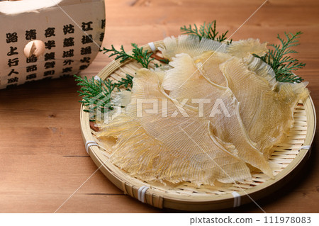 美味魟魚鰭（木紋背景） 111978083