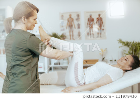 therapist woman in massage cabinet conducting examination 111979430