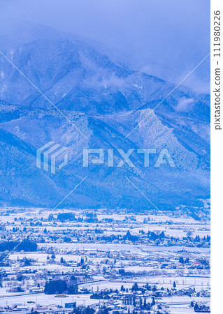 [Winter material] Matsumotodaira in winter and the Northern Alps covered in clouds [Nagano Prefecture] 111980226