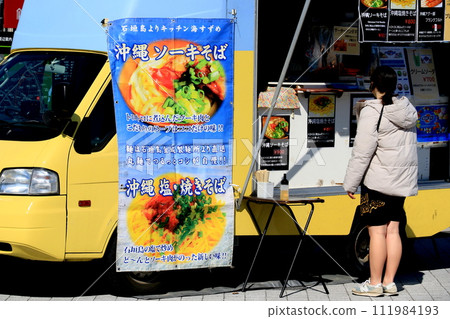 受歡迎的廚房車,旅遊景點的廚房車,活動場地的午餐 受歡迎的廚房車,旅遊景點的廚房車,活動場地的午餐 111984193