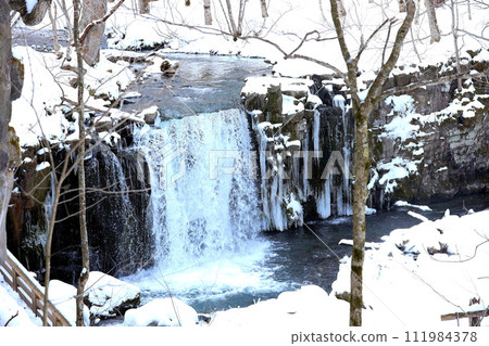 Choshi Otaki Falls in the Oirase Stream in winter in Towada City, Aomori Prefecture Choshi Otaki Falls in the Oirase Stream in winter in Towada City, Aomori Prefecture 111984378