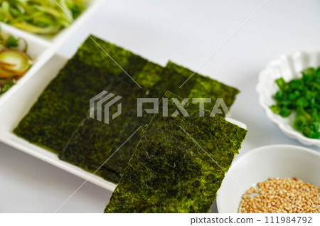 Roasted seaweed 111984792