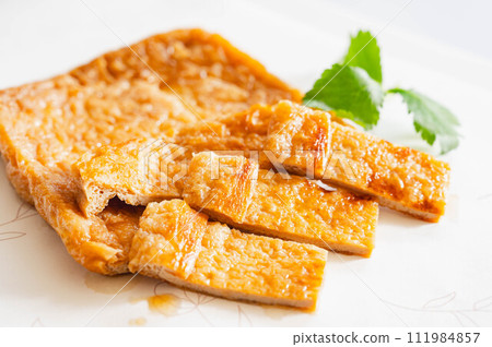 Boiled cut fried tofu 111984857