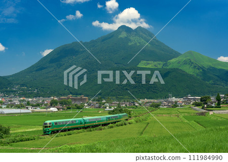 由布岳和特快由布院之森 111984990