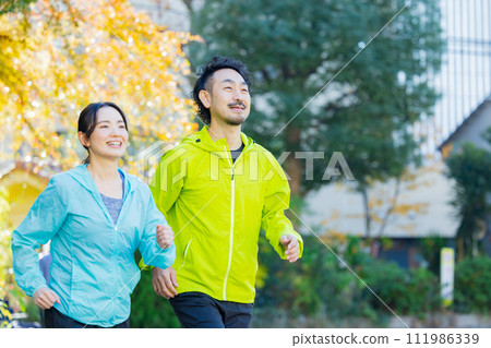 Women and men jogging Women and men jogging 111986339