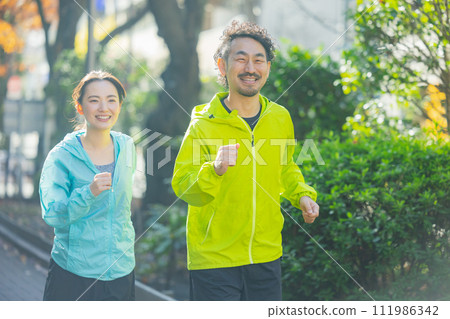 Women and men jogging Women and men jogging 111986342