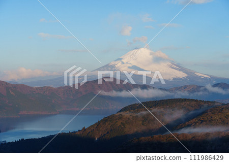 從代官山觀景台欣賞富士山壯麗的日出景色 111986429