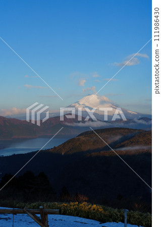 從代官山觀景台欣賞富士山壯麗的日出景色 111986430
